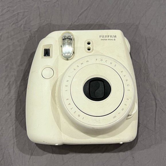 White Fujifilm Instax Mini 8 Polaroid Camera - Picture 1 of 6